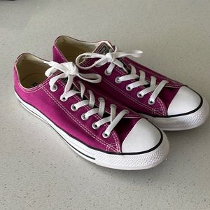 Converse women’s size 10
